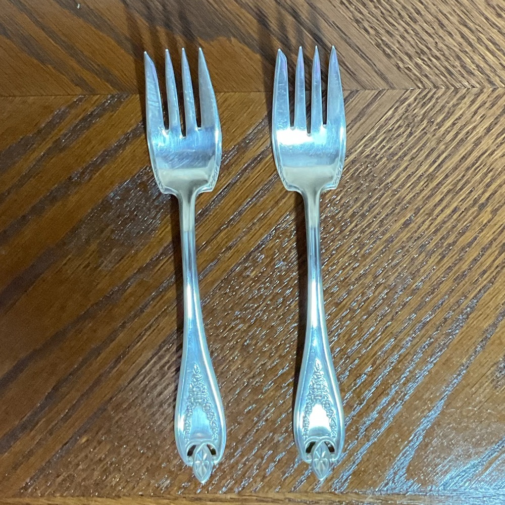 2- 1911 OLD COLONY Silverplate Salad Forks 6"  1847 Rogers Bros-Antique